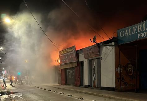 Actualización Incendio afecta a locales comerciales en el centro de