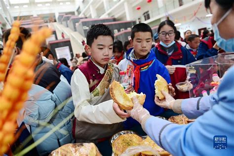 新华全媒 丨西安：汉藏学生共庆藏历新年 时图 图片频道 云南网