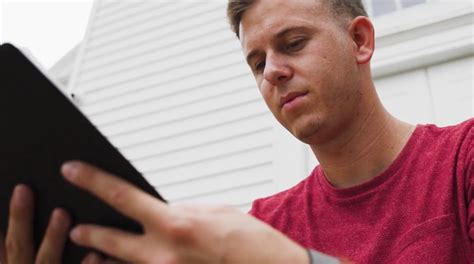 O passado não me define mais diz ex gay que se converteu após orações da mãe Guiame