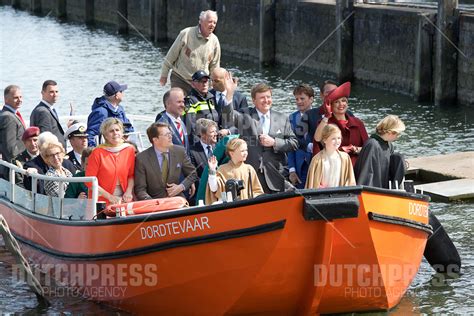 Prins Constantijn En Prinses Laurentien Met Prinses Amalia Prinses