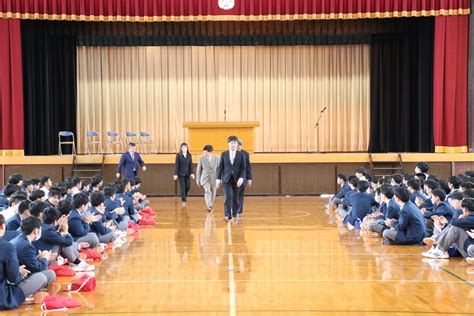 0410【学校行事】生徒会入会式・転退任式をおこないました 岡山工業高等学校 Blog