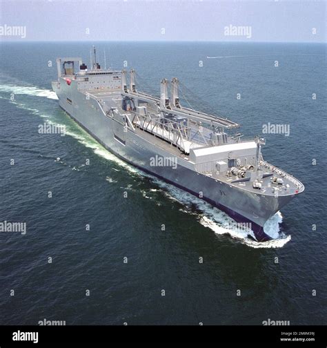 Une Vue A Rienne Tribord Du Navire De Transport Usns Gordon T Akr