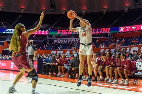 Aaliyah Nye Kendall Bostic Lead Charge For Illini Womens Basketball