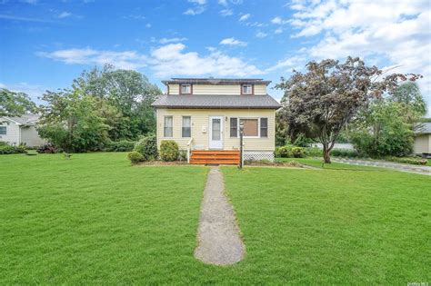 71 Ironwood St Islip Ny 11751 Redfin