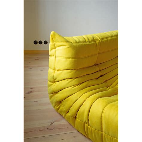 Canapé vintage Togo pour Ligne Roset en microfibre jaune des années 1970