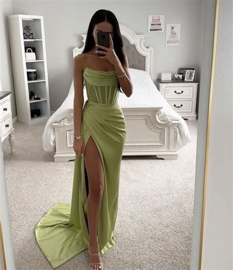 Pin De Storm Em Green Formal Dresses Vestido De Formatura Vestido De