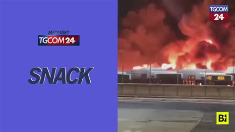 Roma Grosso Incendio In Un Deposito Atac Distrutti 30 Autobus Video