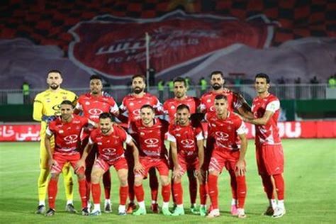 عکس اقدام عجیب یک هوادار مقابل ساختمان باشگاه پرسپولیس؛ مهاجم بایرن