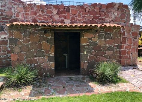 En venta finca con casa construida en Amealco 4 recàmaras caballerizas