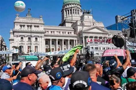 Ley Bases Y Paquete Fiscal Los Gremios Marchan Al Congreso En Rechazo