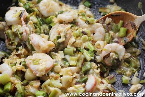 Revuelto De Ajetes Frescos Y Gambas Receta Paso A Paso Cocinando