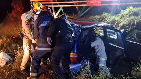 Seis pessoas ficam feridas em acidente na área rural de Castro duas