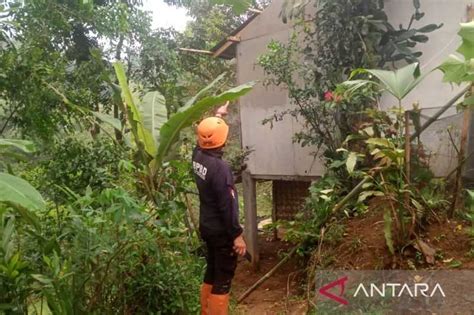 Gawat Angin Kencang Dan Longsor Landa Beberapa Titik Di Kabandungan