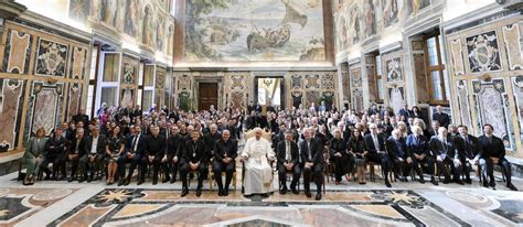 Il Papa Oggi Ha Incontrato Comici Di Tutto Il Mondo Oltre Che Leader