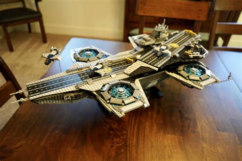 Had a great time building the 76042 Helicarrier. I wish there were more ...