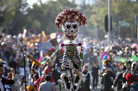 México Más De Un Millón De Personas Participan En El Gran Desfile Del Día De Muertos De Ciudad