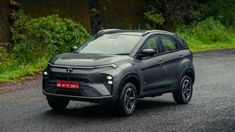 Spec Comparison Mahindra Xuv Pro Vs Tata Nexon Ev Facelift