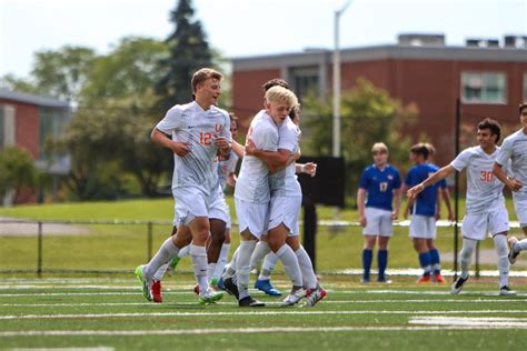 Breaking Utica Football Registers 5 0 Record After Homecoming Game Win