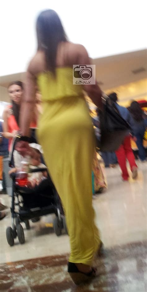 HERMOSO CULO DE MILF EN VESTIDO PEGADO
