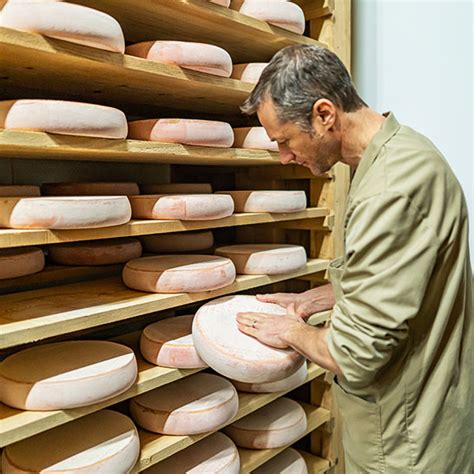 D Couvrez La Fabrication Du Fromage Raclette De Savoie Igp