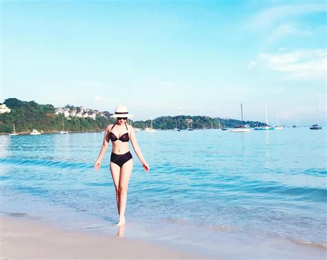 Loạt ảnh bikini nóng bỏng của Lã Thanh Huyền ngày đầu năm mới