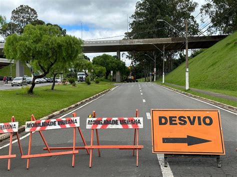 Obras de revitalização do viaduto laudo natel mudam trânsito na Avenida