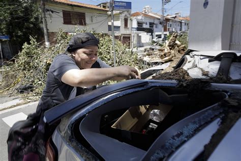 Cenário de destruição em São Paulo após tempestade 04 11 2023