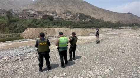 Chosica Vecinos Encuentran Un Cuerpo Sin Vida Cerca De Un Puente En El