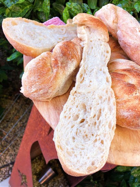 Baguettes rustiques Rustikale Baguettes zum Grillen oder für