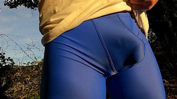 Joven Se Masturba Con Su Ropa Ajustada De Spandex En El Bosque XVIDEOS