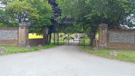 Entrance To Roundwood Laverstock Lane Peter Whatley Cc By Sa 2 0