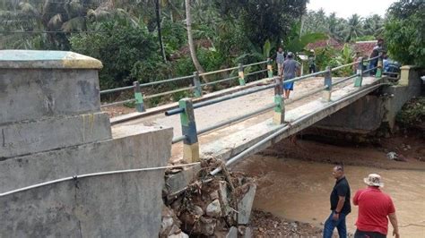 PUPR Pesawaran Lakukan Penanganan Darurat Jembatan Putus Akibat Banjir