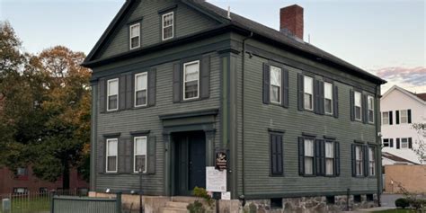 Lizzie Borden House Tour Review: A Spooky & Unsolved History - UponArriving