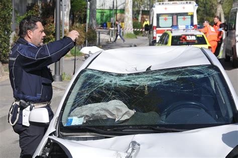 Incidente Mortale Forl Guida Ubriaca E Invade Il Marciapiede