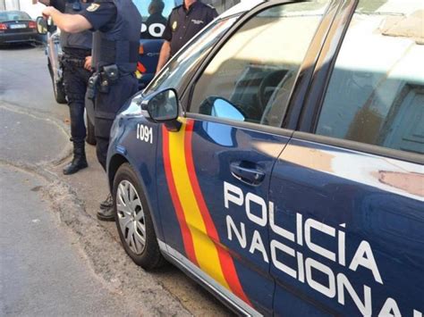 La Policía Nacional salva la vida a una persona que se encontraba