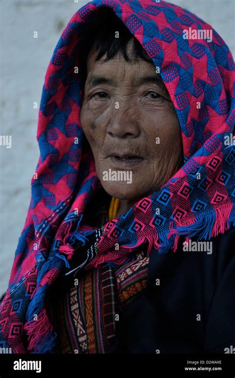 Bhutan Woman Dressed In Traditional Dress Stock Photo Alamy