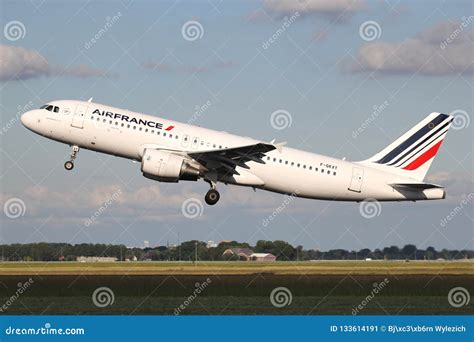 Air France Airbus A320-200 editorial photo. Image of a320 - 133614191