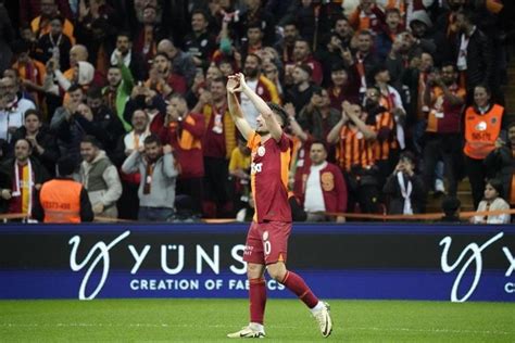 S Per Lig De Galatasaray Zirve I In Ba Ak Ehir Kar S Nda G Ncel Spor