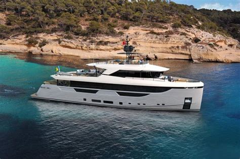 Exterior Profile Of Yacht VICTORIOUS Yacht Charter Superyacht News