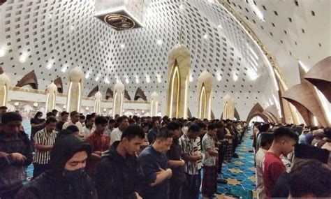 Tata Cara Shalat Tarawih Rakaat Berjamaah Dan Witir Lengkap Bacaan Niat