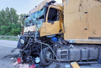 A Schwerer Lkw Unfall Sorgt F R Sperrungen