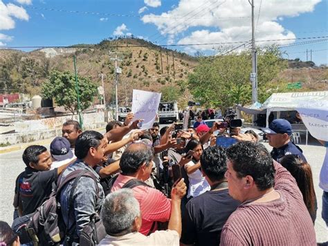 La Jornada Polic A De Guerrero Golpea A Reporteros Durante Desalojo