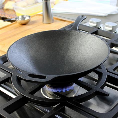 Cajun Classic Quart Seasoned Cast Iron Wok Gl S Bbqguys