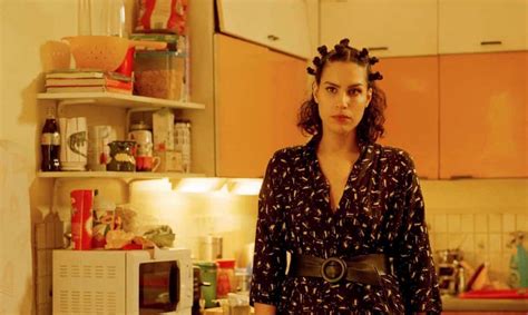 The Bisexual — Série De Desirée Akhavan Trata Das Dúvidas E Do