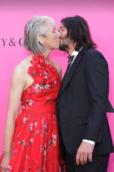 Keanu Reeves And His Beloved Alexandra Grant Kissed On The Red Carpet