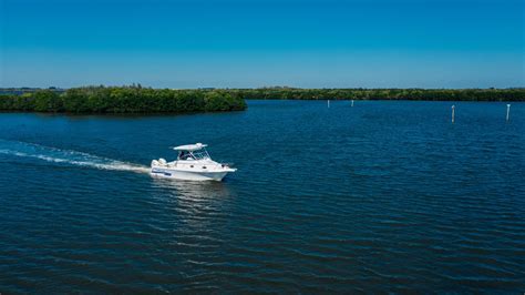 Essential Boating Etiquette Respecting Other Water Users Ez Dock Texas