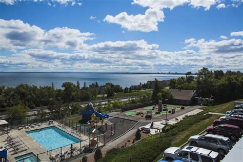 Book Edgewater Hotel & Waterpark in Duluth | Hotels.com