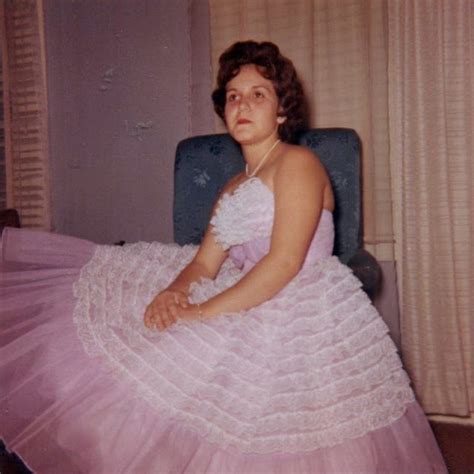 40 Cool Snaps That Show The 50s Formal Dresses Of Young Women ~ Vintage Everyday