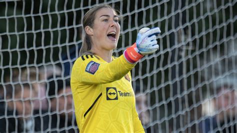 Mary Earps becomes first goalkeeper to reach huge WSL appearance milestone