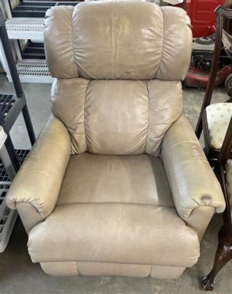 La Z Boy Leather Recliner Live And Online Auctions On